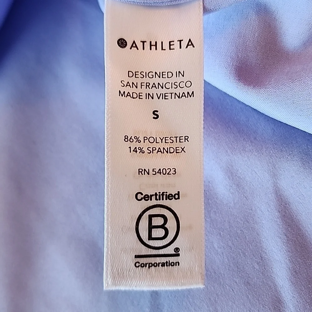 Athleta periwinkle Zephyr v-neck stretch short sleeve curved hem top S - Picture 11 of 13